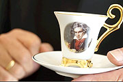 Tasse mit Beethoven-Portrait (©Foto: Martin Schmitz)